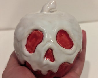 White poison apple