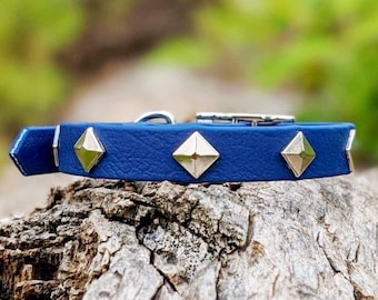 Collar de gato impermeable de 1/2'', azul marino, hebilla plateada, diamante plateado, collar con tachuelas, collar de gato de cuero vegano, gato de piel sintética, biotano