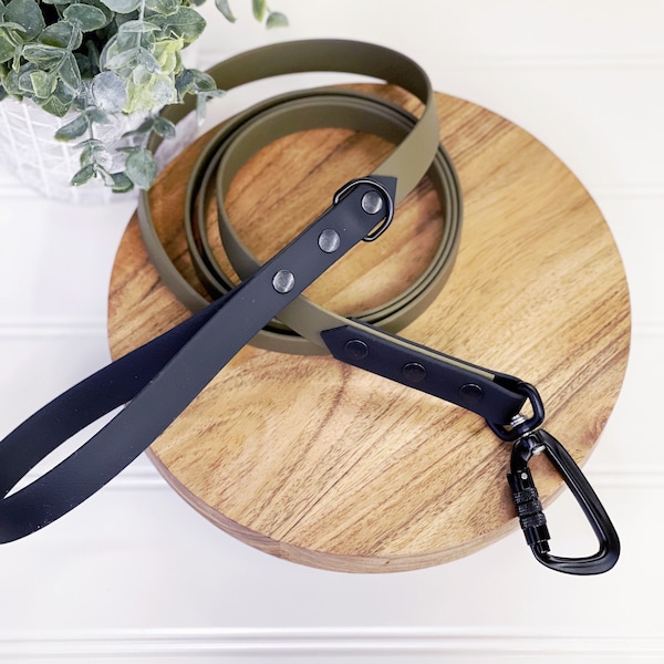 3/4'' Waterproof Carabiner Dog Leash, Black and Olive Green, Two Tone Dog Leash, Carabiner, Vegan leash, Biothane Leash, Faux Leather