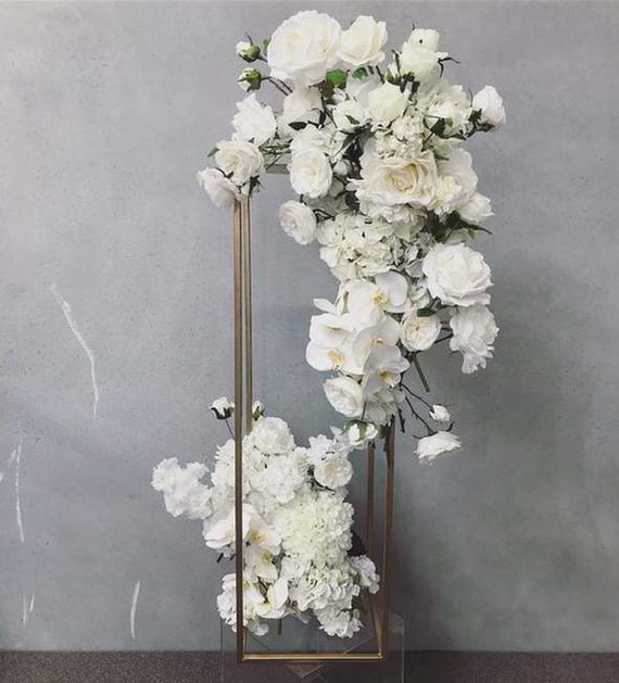 Modern Elegance Meet To Create Wedding Magic Bride Bouquets White Wedding Flowers Wedding