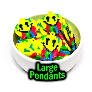Large Trippy Smiley Pendant | Packs of 3, 6, 12, 18, or 30 beads. Music Festival + Rave Charms in Glossy, Colorful Plastic.
