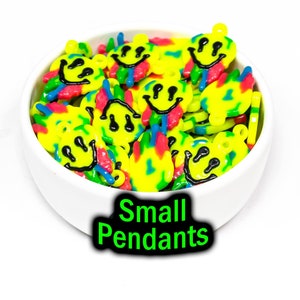 Small Trippy Smiley Pendant | Packs of 5, 10, 20, 30, or 50 beads. Music Festival + Rave Charms in Glossy, Colorful Plastic.