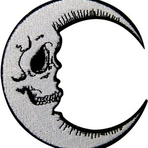 Naszywka z haftem „Czaszka Człowieka na Księżycu”: Lśniący Półksiężyc