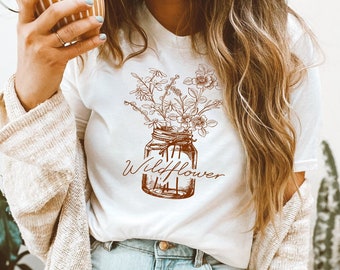 Camiseta con flores silvestres estilo boho en frasco de vidrio, camiseta rústica de flores para mujer, camiseta de verano con ramo de flores silvestres en frasco de vidrio, camiseta hippie de verano