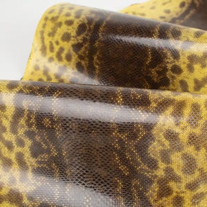 Piel de serpiente marina genuina italiana (no CITES) con estampado amarillo oscuro/negro (sobre forro de tela) n.º 1