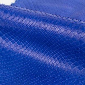 Cuir véritable bleu clair violet électrique SERPENT ITALIEN