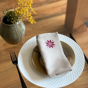 Set of 4 dinner napkins with Latvian ethnic symbol Auseklis