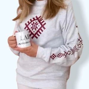 Sweatshirt mit lettischen ethnischen Symbolen