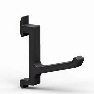Könnte beinhalten: Ein schwarzer Kopfhörerständer in L-Form. Der Ständer besteht aus einem matten Material und verfügt über einen Haken zum Aufhängen von Kopfhörern. Das Design ist minimalistisch und modern, geeignet für die Schreibtischorganisation.