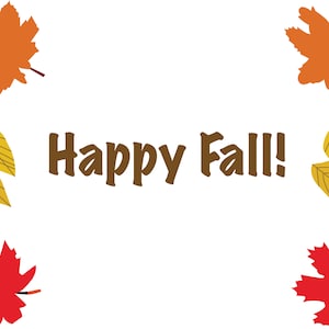 Könnte beinhalten: Weißer Hintergrund mit dem Text "Happy Fall!" in Braun. Das Bild ist mit orangefarbenen, gelben und roten Herbstblättern in jeder Ecke verziert. Ein saisonaler Gruß für den Herbst.