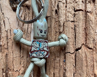 Portachiavi con minifigure di Groot in paracord
