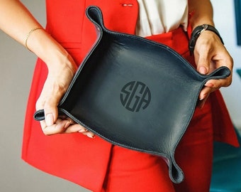 Handmade leather tray, Engraved leather valet tray, Monogrammed leather tray, Leather catchall tray, Personalized valet tray, Desk organizer