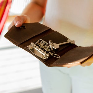 Cartera para llaves de cuero grabado, Organizador de llaves de cuero, Llavero con monograma, Estuche para llaves de cuero, Organizador de cartera para llaves, Llavero personalizado