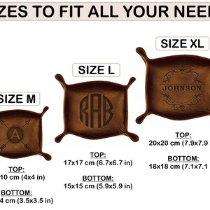 Puede incluir: Tres bandejas de cuero de diferentes tama&ntilde;os, etiquetadas como "Talla XL", "Talla L" y "Talla M". Las bandejas son de color marr&oacute;n y tienen un aspecto desgastado. La bandeja XL tiene la palabra "JOHNSON" grabada en el centro. La bandeja L tiene las letras "RAB" grabadas en el centro. La bandeja M tiene la letra "A" grabada en el centro. Las bandejas se muestran con sus dimensiones en pulgadas y cent&iacute;metros.