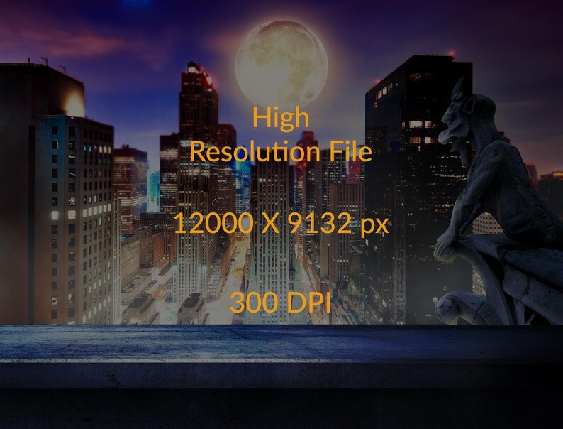 Puede incluir: Una obra de arte digital que representa un paisaje urbano nocturno con rascacielos iluminados bajo una luna llena. Una estatua de g&aacute;rgola est&aacute; posada en una repisa en primer plano. El texto en la imagen dice "High Resolution File 12000 X 9132 px 300 DPI."