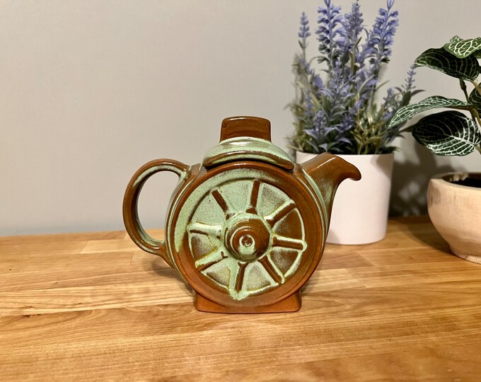 Vintage Frankoma Pottery Wagon Wheel Teapot Pitcher With Lid in Prairie