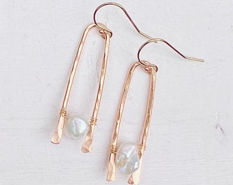 ORECCHINI PENDENTI PERLA KESHI REBORN ROSA NATURALE 14-18 MM 14K - Foto 2