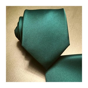 Emerald Hunter GREEN solid plain 3&quot; Classic Width Self tie Neck tie and Pocket Square Set