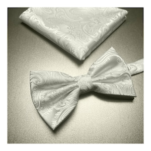 OFF WHITE Ivory Paisley Men&#39;s Pretied Bow Tie and Pocket Square Set