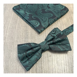 Men&#39;s Dark Forest Green Paisley Pretied bow tie and Pocket Square Handkerchief Hankie Set Juniper