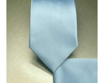 SKY BLUE Classic Set aus Krawatte und Einstecktuch zum Binden, 9 cm Breite