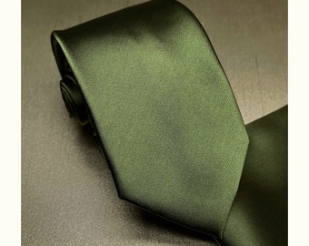 Ensemble cravate classique à nouer et mouchoir de poche vert olive MARTINI pour mariage 2023, bal de promo