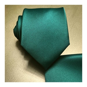 Emerald Hunter GREEN solid plain 3" Classic Width Self tie Neck tie and Pocket Square Set