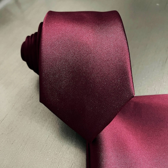 burgundy colour tie
