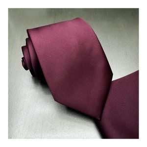 Juego de corbata y pañuelo de bolsillo sólido CABERNET de 3" de ancho VINO BURDEOS OSCURO