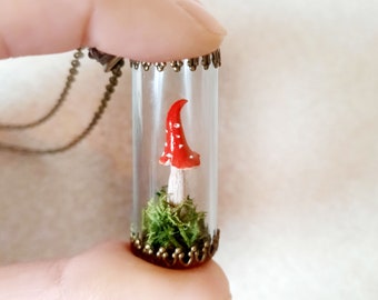 Halskette mit Moos und Fliegenpilz, Terrarium Anhänger