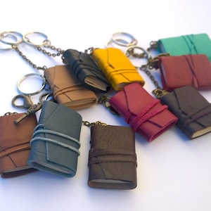 Set van 3 mini leren boeksleutelhangers: kleine dagboeksieraden