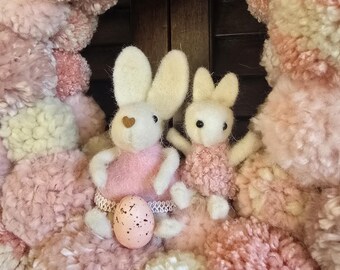 Corona de pompones rosa "New Orleans Beignet"