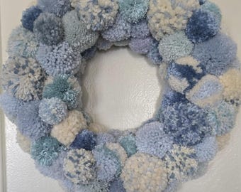 Corona de pompones azul pálido "Glaciar noruego"