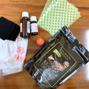 Natural Henna DIY Kit with 500g Henna Powder, 150 ml Essential oil, 100 pre-cut Cello Sheets, Aftercare balm, Piping Bags & Stockings