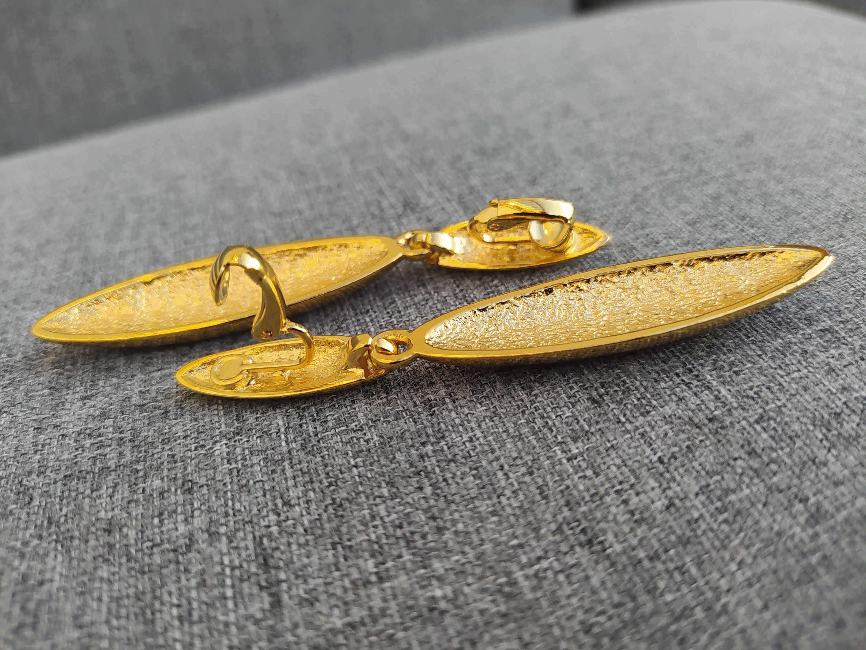 Ancienne Paire De Boucle D'oreille Plaquer Or Createur triangle