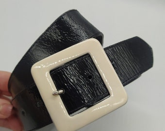 cuir de vachette belt, black patent shine white enamel square buckle 32"