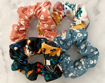 Coleteros florales hechos a mano con algodón orgánico, pulsera con cintas para el pelo estilo boho, regalo para una nueva mamá
