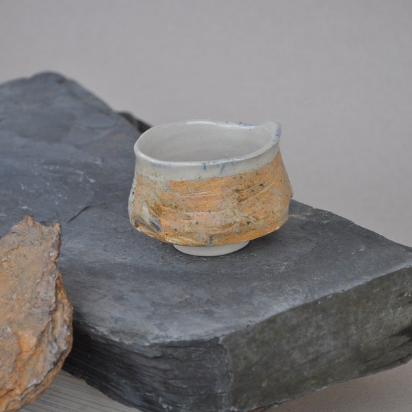 Stoneware chawan tea cup 'Thirst' by Vilé