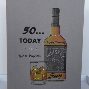 Biglietto di auguri di compleanno personalizzato fatto a mano con bottiglia di whisky/qualsiasi età