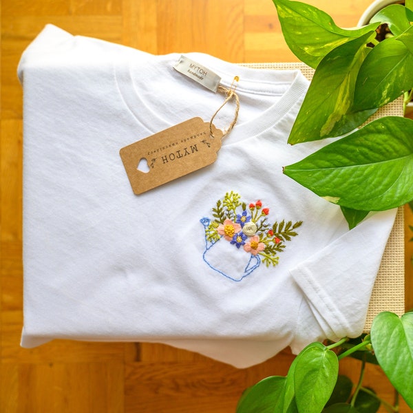 Hand-embroidered t-shirt/ Customized T-Shirt / Flower's T-shirt / Embroidered tshirt