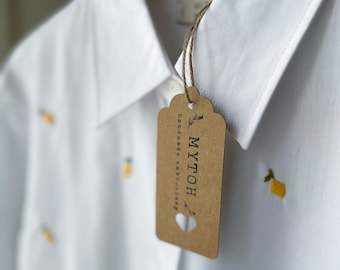 Personalisiertes Mytoh-Shirt, handbestickt, 100 % Baumwolle. Modell mit handgestickten Zitronen auf der Tasche.