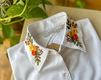 Mytoh Camicia personalizzata, ricamata a Mano, 100% cotone. Modello con fiori ricamati a mano sul collo