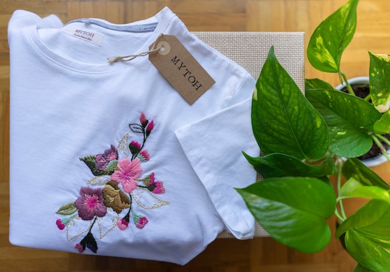 100% Cotton Hand Embroidered Custom T-shirts / Flowers T-shirt - Etsy