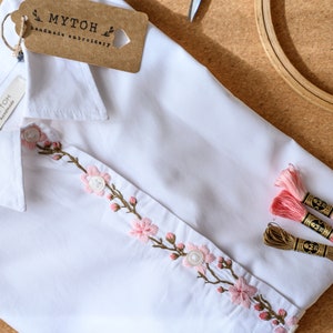 Chemise personnalisée Mytoh, brodée à la main. Modèle à fleurs brodées.