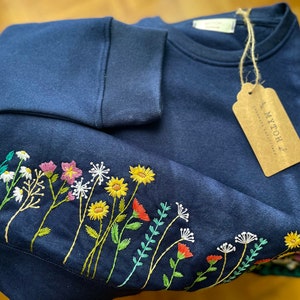 Hand-embroidered sweatshirt/ Customized sweatshirt / Hand embroidery / Flower's sweatshirt