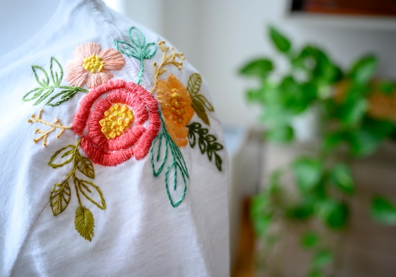 Hand-embroidered T-shirt/ Customized T-shirt / Made in Italy / Flower's T- shirt / Embroidered Tshirt 