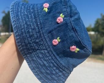 パーソナライズされたデニムバケットハットカスタムネーム刺繍デザイン 
