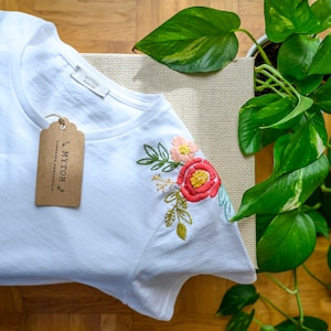 Hand-embroidered T-shirt/ Customized T-shirt / Made in Italy / Flower's ...
