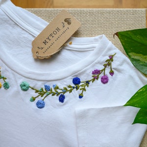 Hand-embroidered t-shirt/ Customized T-Shirt / Made in Italy / Flower's T-shirt / Embroidered tshirt