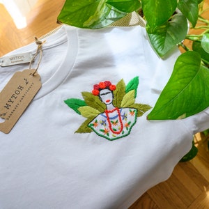 Frida Kahlo shirt / Hand-embroidered t-shirt/ Customized T-Shirt / Frida Kahlo /Embroidered tshirt image 3